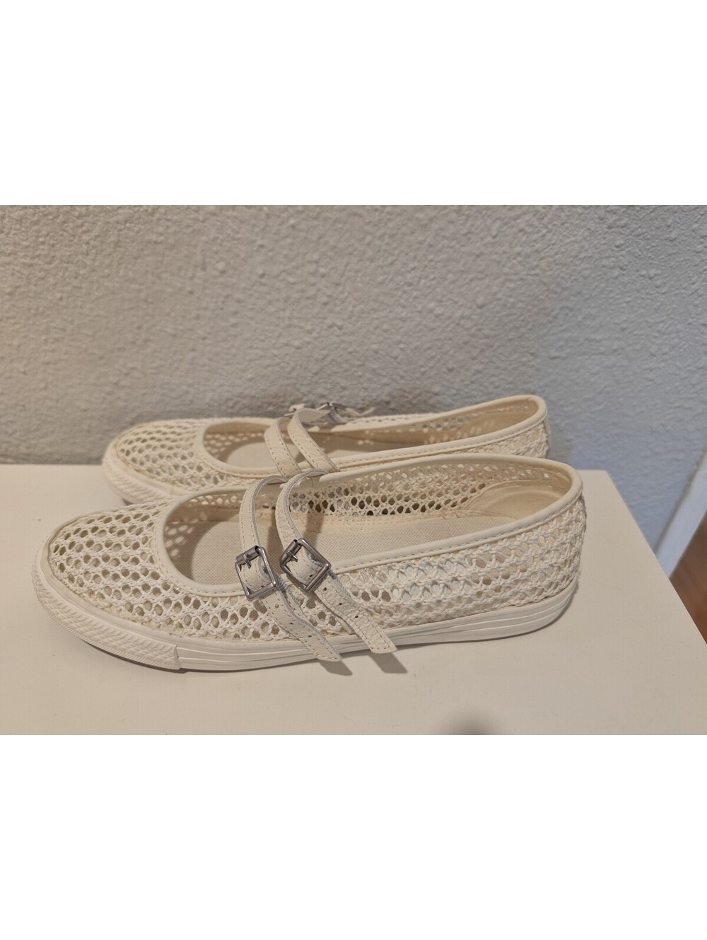 Converse Women's Mesh Mary Jane Flats Size 8.5 Cream